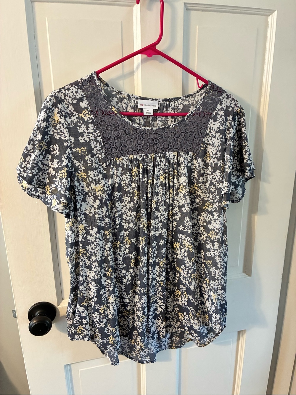 Liz Claiborne Gray Floral Crochet Yoke Women's Top